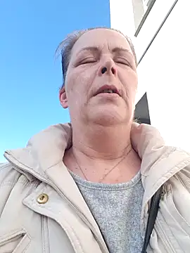 Snapshot of saharaheiss chatting on 02-16-25, 12:21 saharaheiss online show from 02-16-25, 12:21