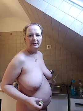 Snapshot of saharaheiss chatting on 03-12-25, 04:24 saharaheiss online show from 03-12-25, 04:24