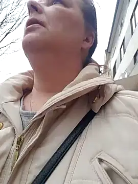 Snapshot of saharaheiss chatting on 02-15-25, 08:33 saharaheiss online show from 02-15-25, 08:33