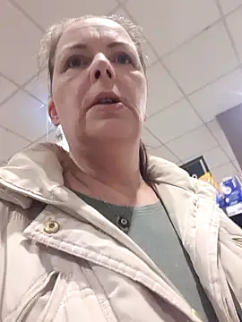 Snapshot of saharaheiss chatting on 03-03-25, 10:06 saharaheiss online show from 03-03-25, 10:06