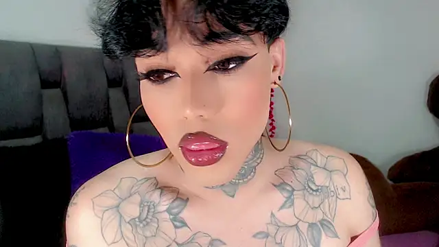 Snapshot of little_star_porn chatting on 11-24-25, 02:00 little star porn online show from 11-24-25, 02:00