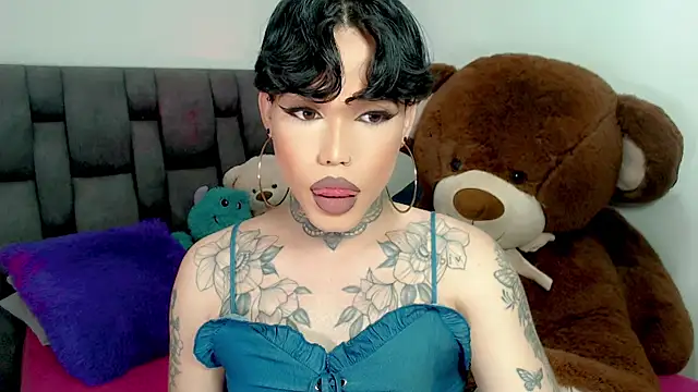 Snapshot of little_star_porn chatting on 01-06-26, 03:32 little star porn online show from 01-06-26, 03:32