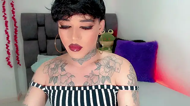 Snapshot of little_star_porn chatting on 10-08-25, 11:56 little star porn online show from 10-08-25, 11:56