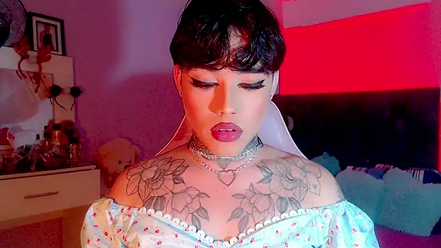 Snapshot of little_star_porn chatting on 03-04-25, 01:28 little star porn online show from 03-04-25, 01:28