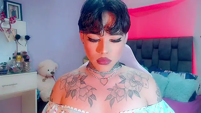 Snapshot of little_star_porn chatting on 03-04-25, 10:24 little star porn online show from 03-04-25, 10:24