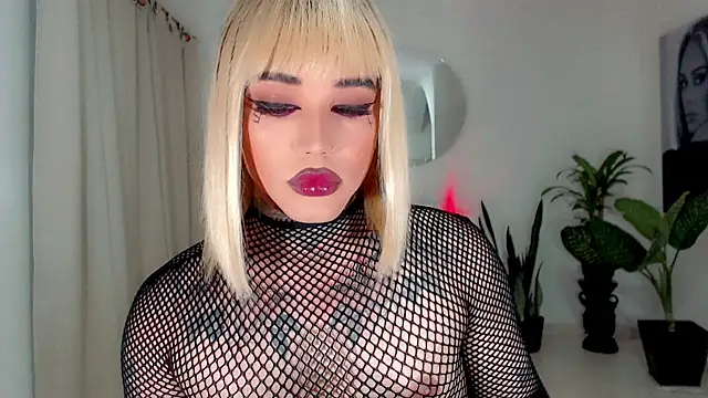 Snapshot of little_star_porn chatting on 10-18-25, 12:34 little star porn online show from 10-18-25, 12:34