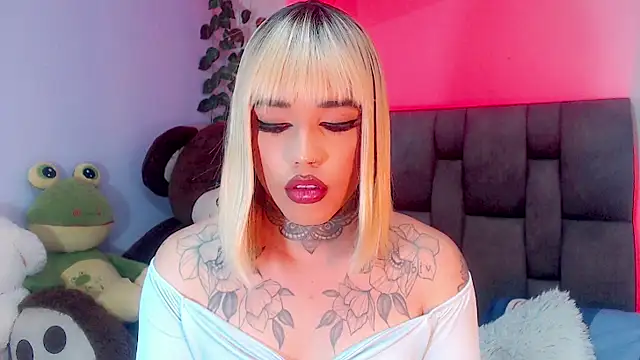 Snapshot of little_star_porn chatting on 03-06-25, 10:47 little star porn online show from 03-06-25, 10:47