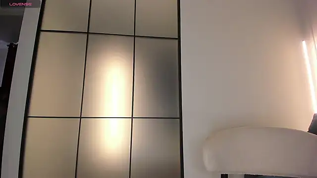 Lunaonekiss online show from 11-19-25, 08:47