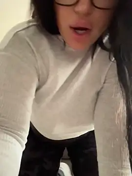 MeghanXO online show from 11-25-25, 03:23