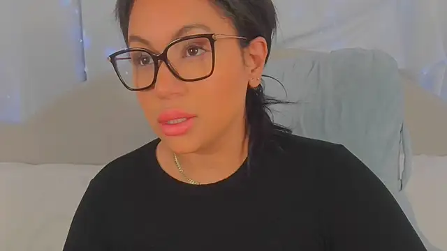 MeghanXO online show from 12-05-25, 03:49