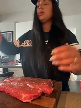 MeghanXO online show from 10-27-25, 01:12