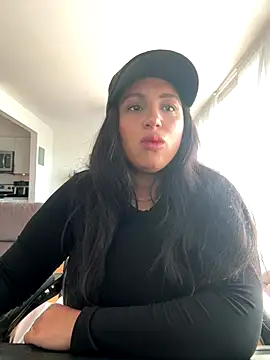 MeghanXO online show from 11-17-25, 02:32