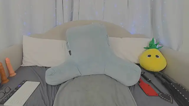 MeghanXO online show from 03-04-26, 03:31