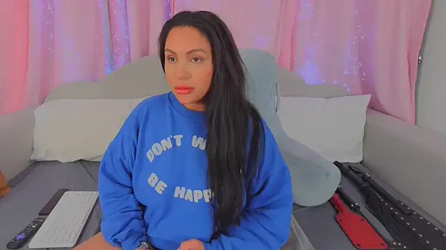 MeghanXO online show from 11-19-25, 03:28