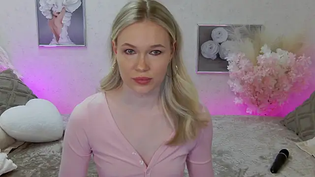 Veronika Mitchel online show from 03-18-25, 02:50