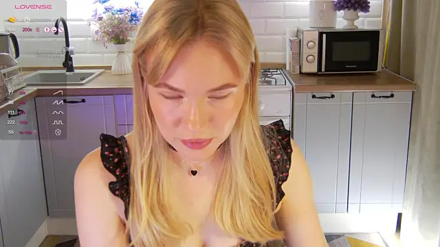 Veronika Mitchel online show from 10-27-25, 03:35