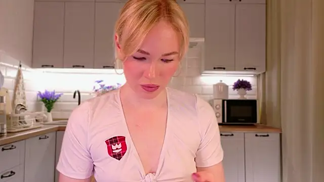 Veronika Mitchel online show from 11-19-25, 01:55