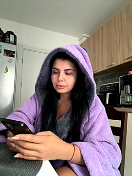 Snapshot of Scarlett-Dream chatting on 09-15-25, 05:30 Scarlett-Dream online show from 09-15-25, 05:30