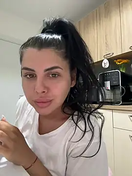 Snapshot of Scarlett-Dream chatting on 05-18-26, 05:02 Scarlett-Dream online show from 05-18-26, 05:02