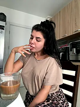 Snapshot of Scarlett-Dream chatting on 09-19-25, 05:44 Scarlett-Dream online show from 09-19-25, 05:44
