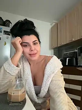 Snapshot of Scarlett-Dream chatting on 09-26-25, 05:14 Scarlett-Dream online show from 09-26-25, 05:14