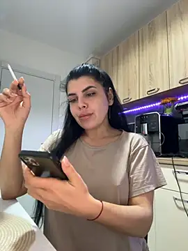 Snapshot of Scarlett-Dream chatting on 10-21-25, 05:29 Scarlett-Dream online show from 10-21-25, 05:29