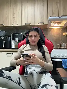 Snapshot of Scarlett-Dream chatting on 02-28-25, 11:25 Scarlett-Dream online show from 02-28-25, 11:25
