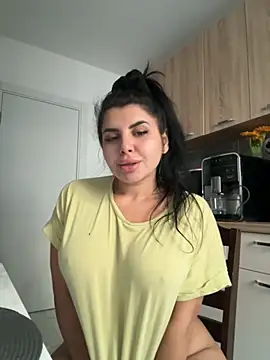 Snapshot of Scarlett-Dream chatting on 09-23-25, 05:14 Scarlett-Dream online show from 09-23-25, 05:14
