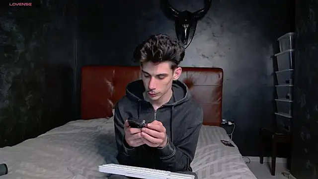 DanielCrush1 online show from 04-30-26, 08:57