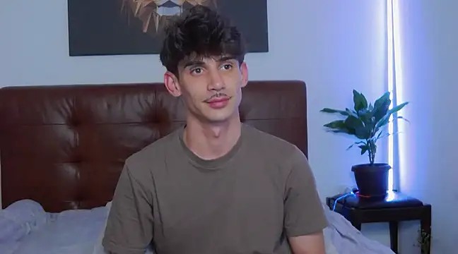 Snapshot of DanielCrush1 chatting on 03-01-25, 04:22 DanielCrush1 online show from 03-01-25, 04:22