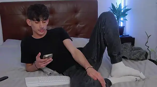 Snapshot of DanielCrush1 chatting on 02-13-25, 12:11 DanielCrush1 online show from 02-13-25, 12:11