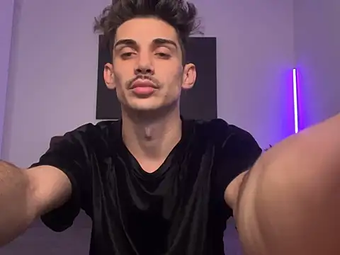 Snapshot of DanielCrush1 chatting on 01-08-25, 10:37 DanielCrush1 online show from 01-08-25, 10:37