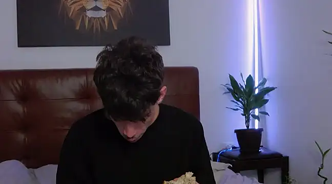 Snapshot of DanielCrush1 chatting on 02-12-25, 12:37 DanielCrush1 online show from 02-12-25, 12:37