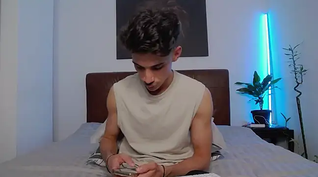 Snapshot of DanielCrush1 chatting on 03-19-25, 04:45 DanielCrush1 online show from 03-19-25, 04:45