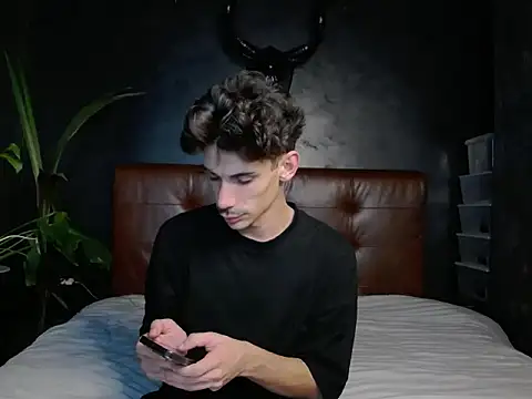 Snapshot of DanielCrush1 chatting on 10-18-25, 06:54 DanielCrush1 online show from 10-18-25, 06:54