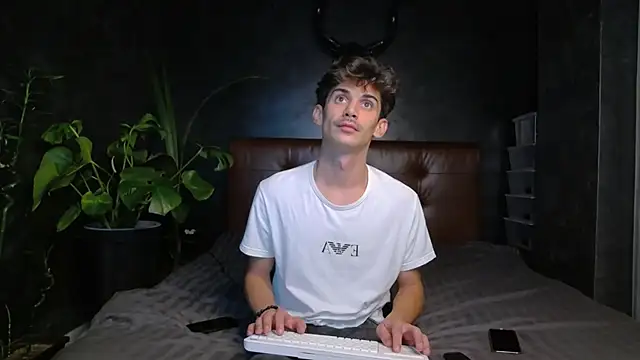 Snapshot of DanielCrush1 chatting on 09-28-25, 09:22 DanielCrush1 online show from 09-28-25, 09:22