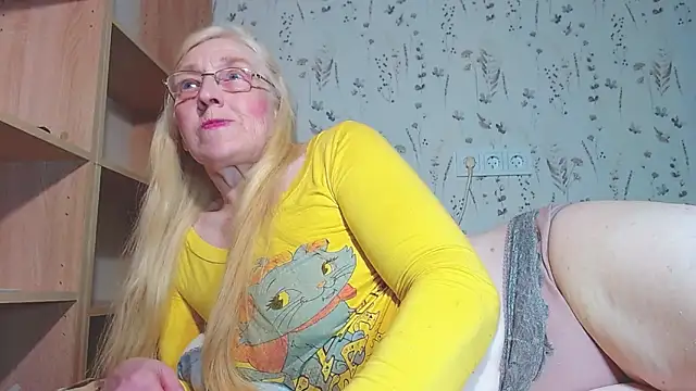 Snapshot of MadamBombShell chatting on 06-20-26, 07:46 MadamBombShell online show from 06-20-26, 07:46