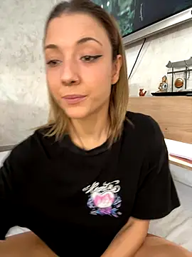 KarlaLuar  online show from 10-29-25, 12:04