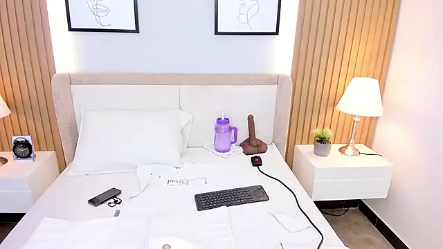 Snapshot of bounce_katty chatting on 03-04-26, 08:16 bounce katty online show from 03-04-26, 08:16