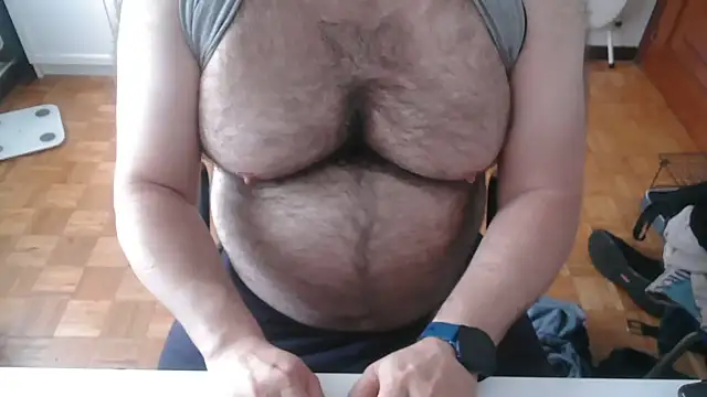 Snapshot of mikeyhotbear chatting on 05-24-26, 06:13 mikeyhotbear online show from 05-24-26, 06:13