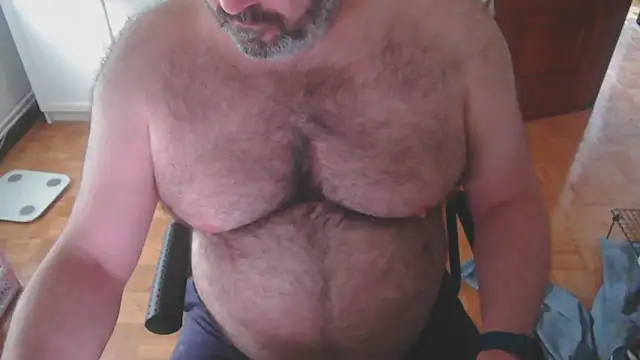 Snapshot of mikeyhotbear chatting on 05-04-26, 04:32 mikeyhotbear online show from 05-04-26, 04:32
