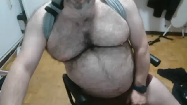 Snapshot of mikeyhotbear chatting on 05-26-26, 04:32 mikeyhotbear online show from 05-26-26, 04:32