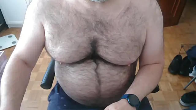 Snapshot of mikeyhotbear chatting on 06-10-26, 09:10 mikeyhotbear online show from 06-10-26, 09:10
