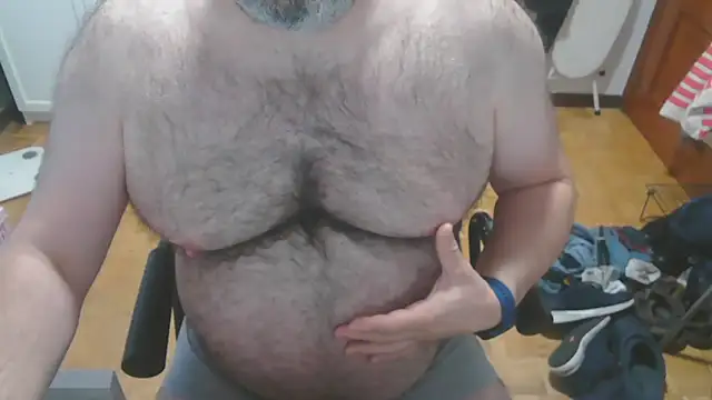 Snapshot of mikeyhotbear chatting on 06-04-26, 05:01 mikeyhotbear online show from 06-04-26, 05:01