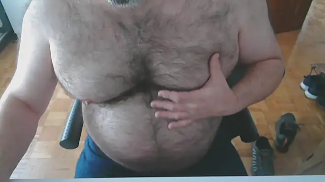 Snapshot of mikeyhotbear chatting on 11-04-25, 10:08 mikeyhotbear online show from 11-04-25, 10:08