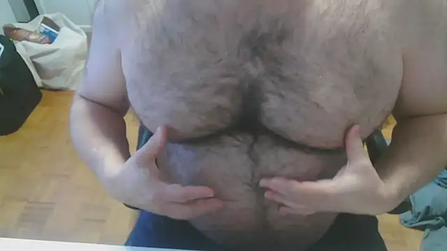 Snapshot of mikeyhotbear chatting on 01-13-26, 05:17 mikeyhotbear online show from 01-13-26, 05:17