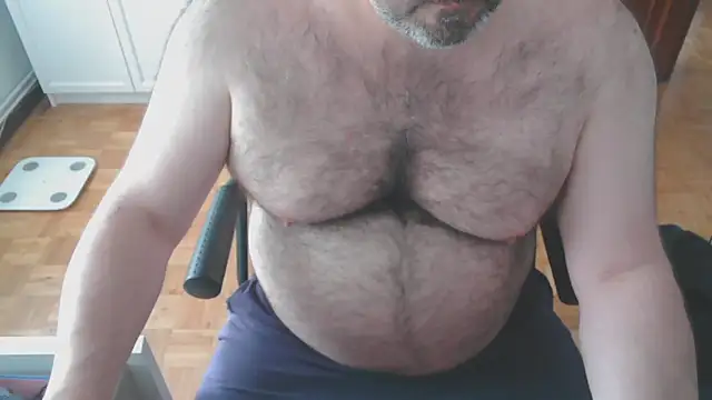 Snapshot of mikeyhotbear chatting on 04-28-26, 04:44 mikeyhotbear online show from 04-28-26, 04:44