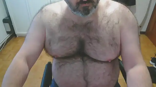 Snapshot of mikeyhotbear chatting on 11-24-25, 04:51 mikeyhotbear online show from 11-24-25, 04:51