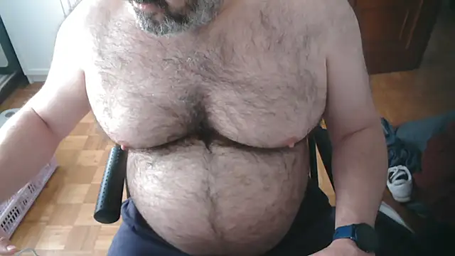 Snapshot of mikeyhotbear chatting on 05-12-26, 04:35 mikeyhotbear online show from 05-12-26, 04:35