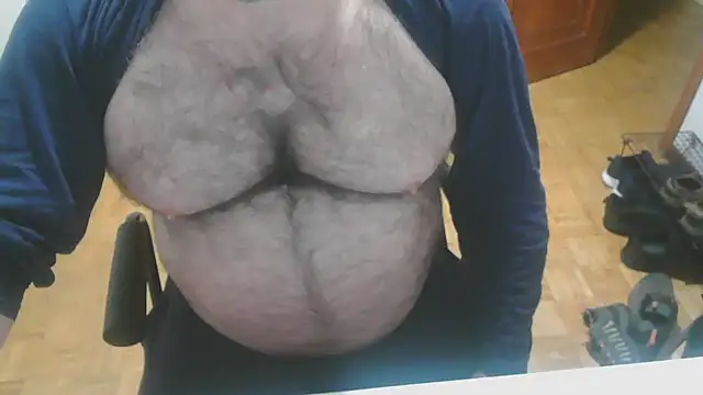 Snapshot of mikeyhotbear chatting on 10-28-25, 06:45 mikeyhotbear online show from 10-28-25, 06:45